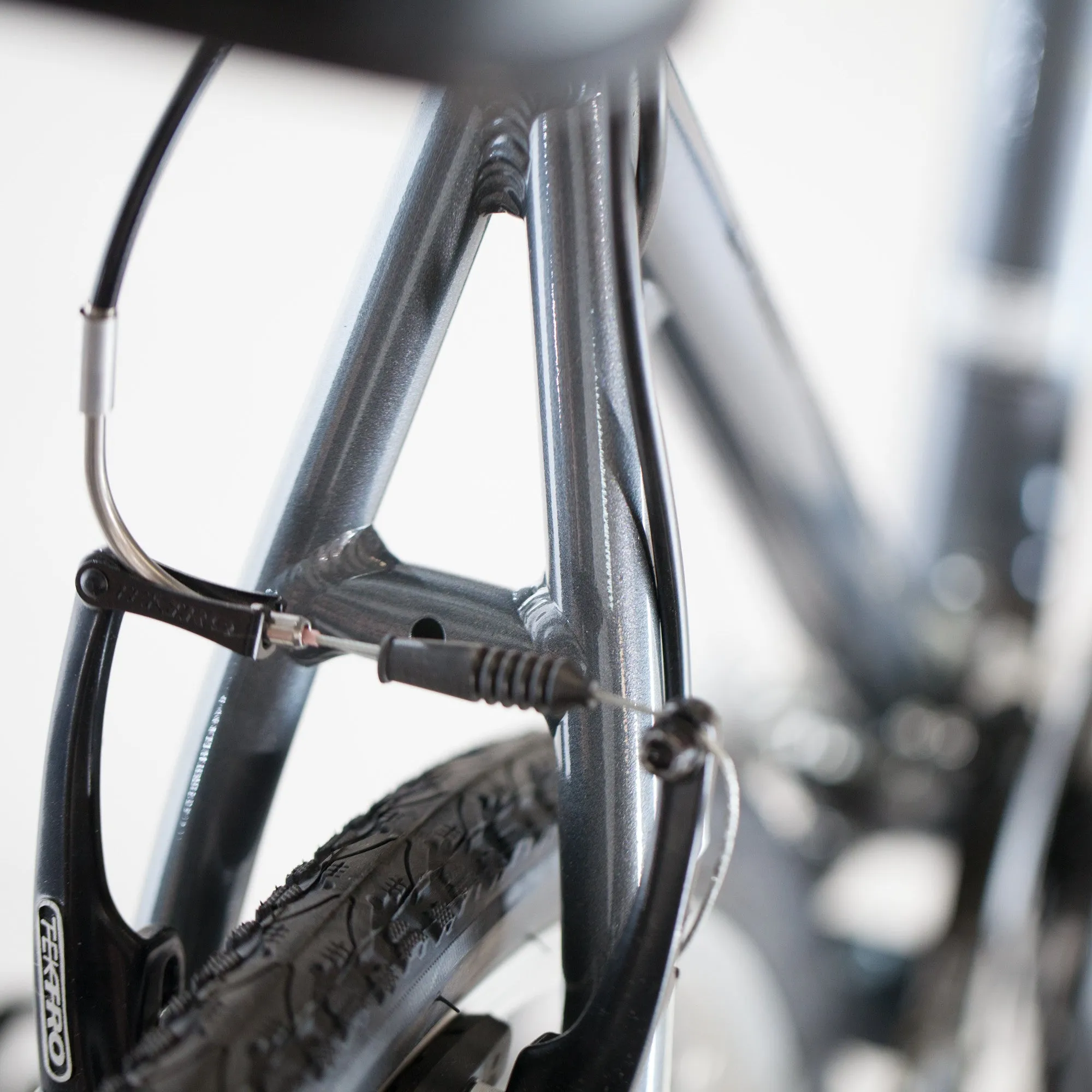 XDS Cross 200 21sp Comfort Hybrid Bike //  Graphite